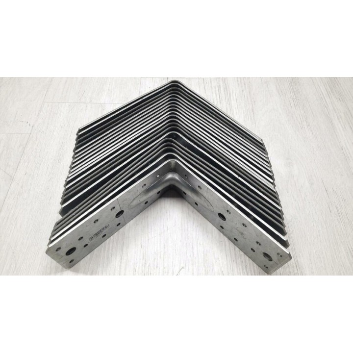 ŁĄCZNIK BUDOWLANY Z PRZETŁOCZENIEM 150*150*65*2.5 mm